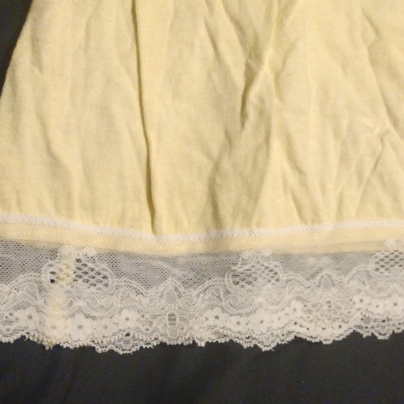 Elegant Yellow and White Lace Trim Skirt - Picture 2 of 4